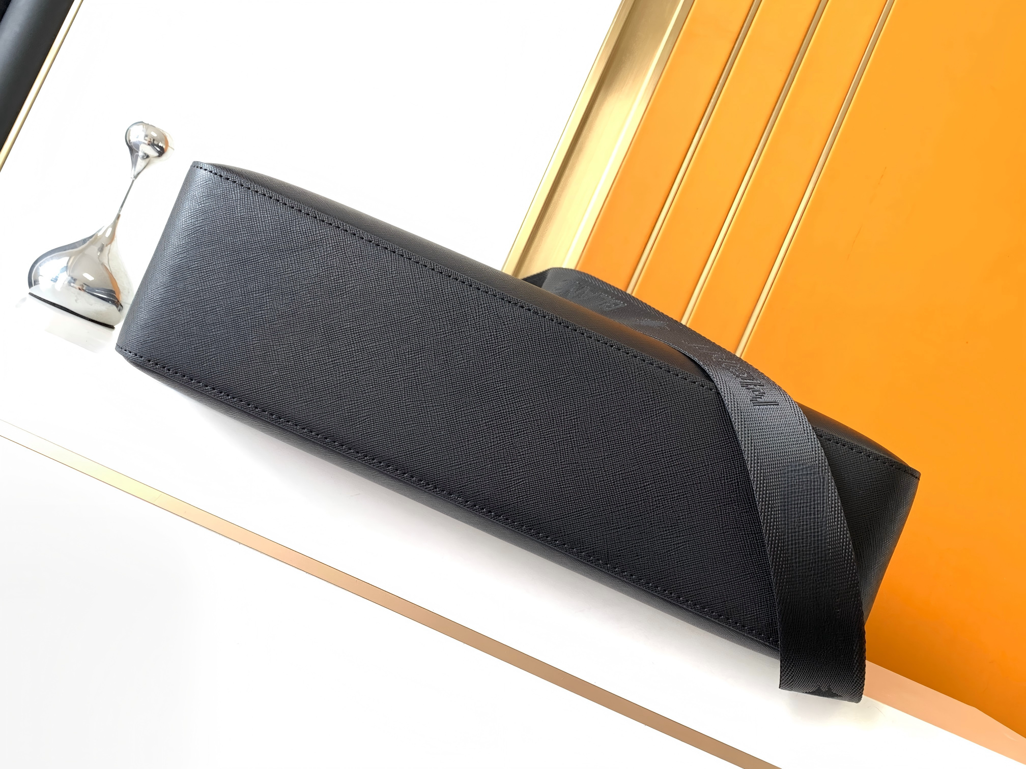Luxury Men's Top-Handle Bags P - огляд і ціна Luxury Bags Laptop