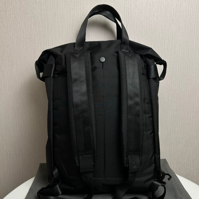 Luxury Tokyo TotePack 20L Unis - огляд і ціна Luxury Bags Laptop