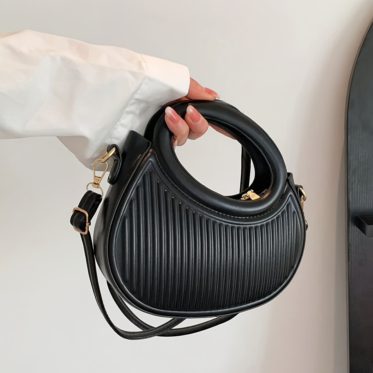 Chic Stripe Design Crossbody B - огляд і ціна Luxury Bags On Sale