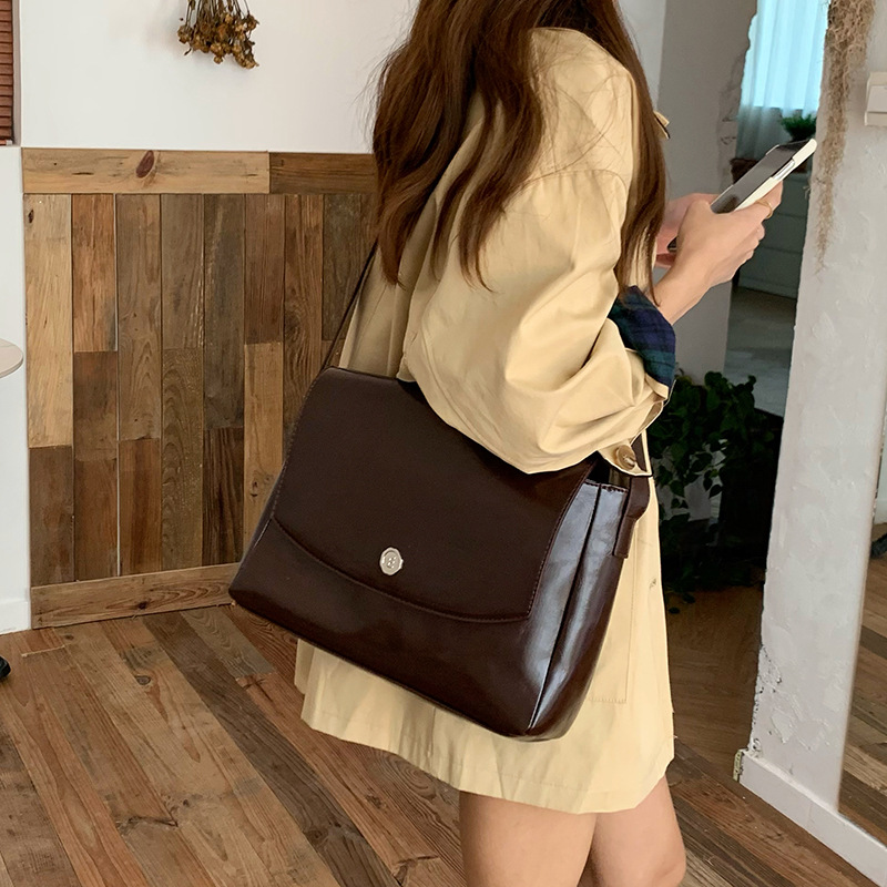 CGCBAG Vintage Lage Capacity M - огляд і ціна Luxury Bags On Sale
