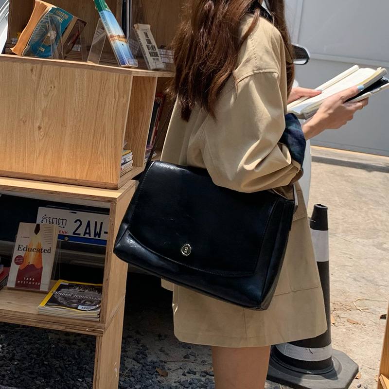 CGCBAG Vintage Lage Capacity M - огляд і ціна Luxury Bags On Sale